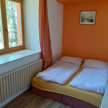 Kypruv Mlyn Feriegård Knínice